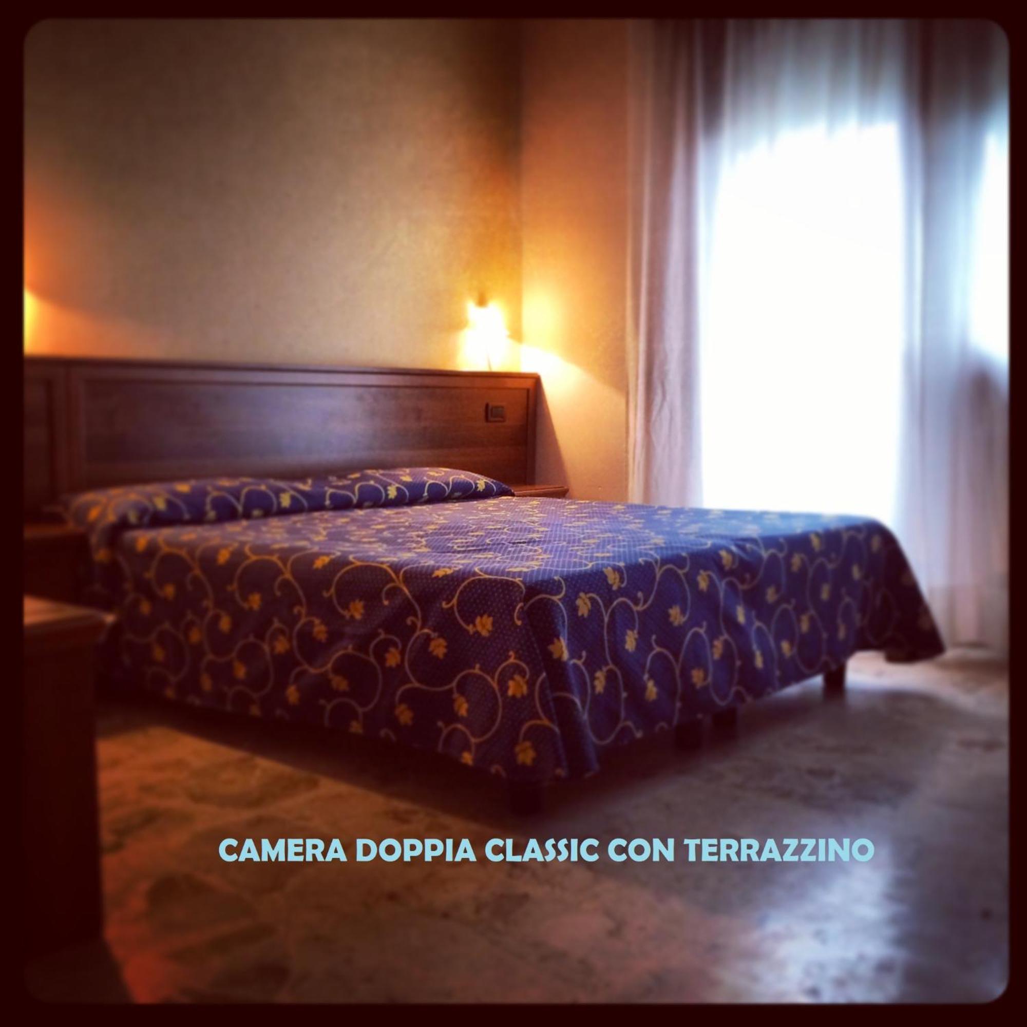 Hotel Miramare Chioggia Sottomarina Con Piscina Екстер'єр фото